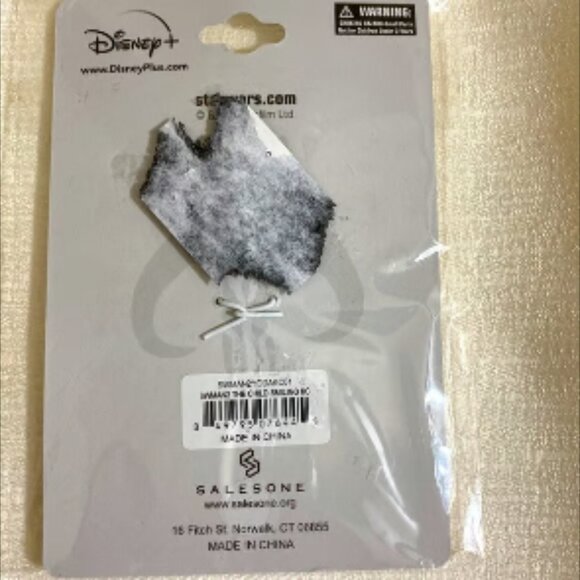 NWOT STAR WARS Women's Mandalorian Short Sleeve T-Shirt & Keychain - Picture 8 of 8